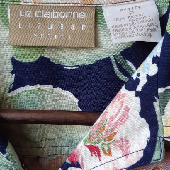 🌺LIZ CLAIBORNE Floral Button Top - Picture 8 of 9